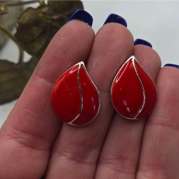 "5/$25" 2 Pairs 80's Style Earrings Black Silver Tone Dangle/Red Enamel Post - Picture 9 of 9